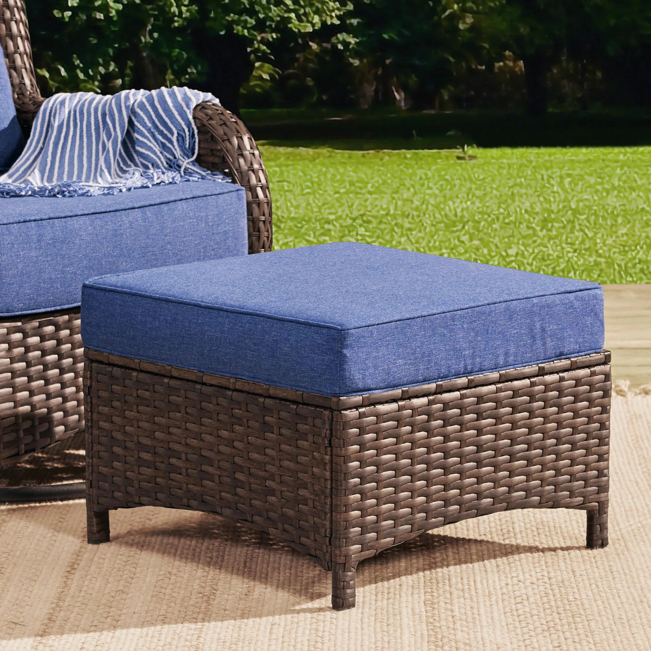 Hawthorne 5 Piece Outdoor Wicker Conversation Set With Side Table & Ottomans For Balcony